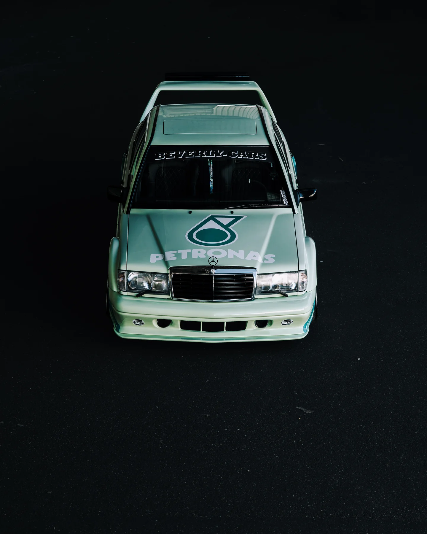 Petronas-geliverde Mercedes van boven gefotografeerd